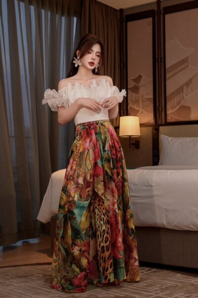 Áo crop top ngực xếp hình cánh hoa Noir Majesty 25S1W140703T010