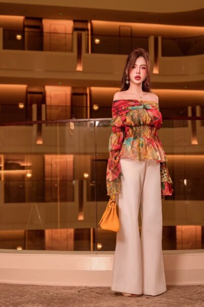 Alternative view of Áo trễ vai tay bèo nhún xòe Savage Bloom 25S1W140702H013