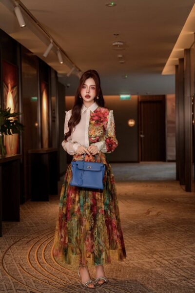 Alternative view of Áo sơ mi dáng xuông dài tay, cổ đức Velvet Instinct 25S1W140700H013