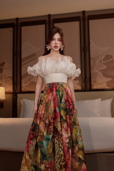 Alternative view of Áo crop top ngực xếp hình cánh hoa Noir Majesty 25S1W140703T010