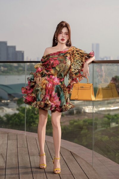 Alternative view of Áo trễ vai dài tay, dáng xuông Untamed Muse 25S1W140705H013