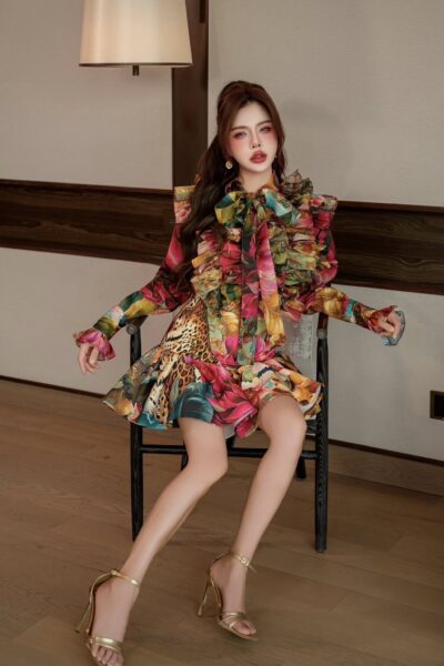 Alternative view of Áo sơ mi dài tay, cổ buộc nơ, thân bèo Golden Reign 25S1W140704H013