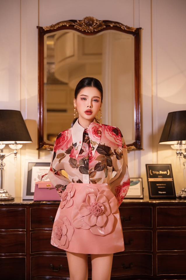 Chân váy Mini A trẻ trung đính hoa 3D Velvet Juliet 25S1W300205H021 - Ảnh 8