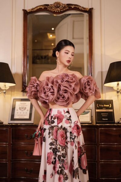 Áo croptop hoa hồng thủ công Crown of Petals 25S1W120203H021