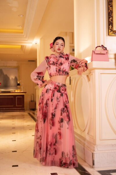 Alternative view of Áo crop dài tay The Rose Throne 25S1W140201H021