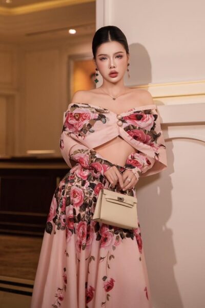 Áo croptop dài tay, vai trễ Royal Romance Juliet 25S1W140207H021