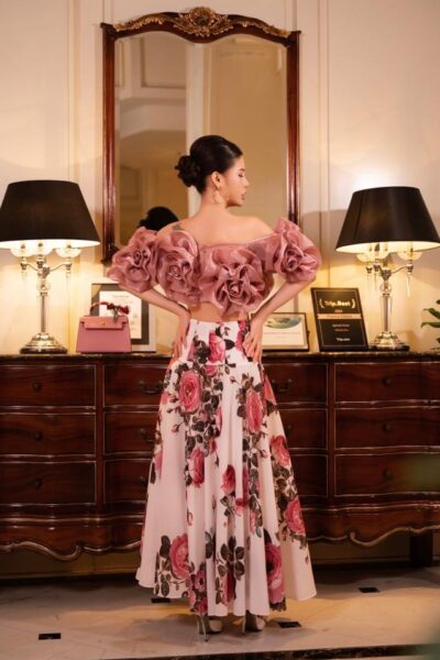 Alternative view of Áo croptop hoa hồng thủ công Crown of Petals 25S1W120203H021