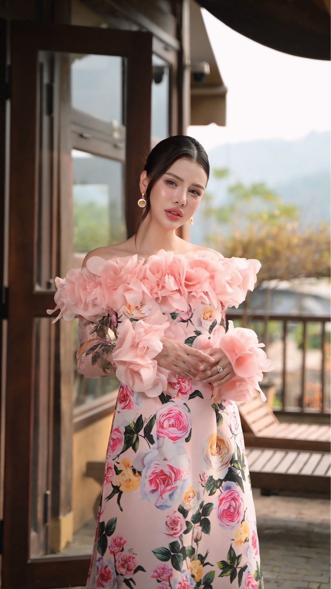 Áo dài trễ vai xếp hoa laser đẹp mắt Core Neva 25S1W660103H021 - Ảnh 9