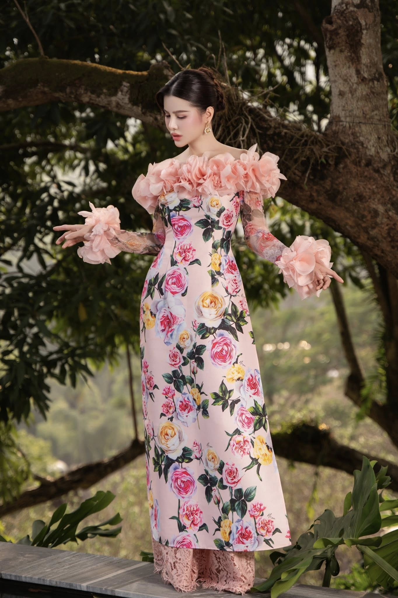 Áo dài trễ vai xếp hoa laser đẹp mắt Core Neva 25S1W660103H021