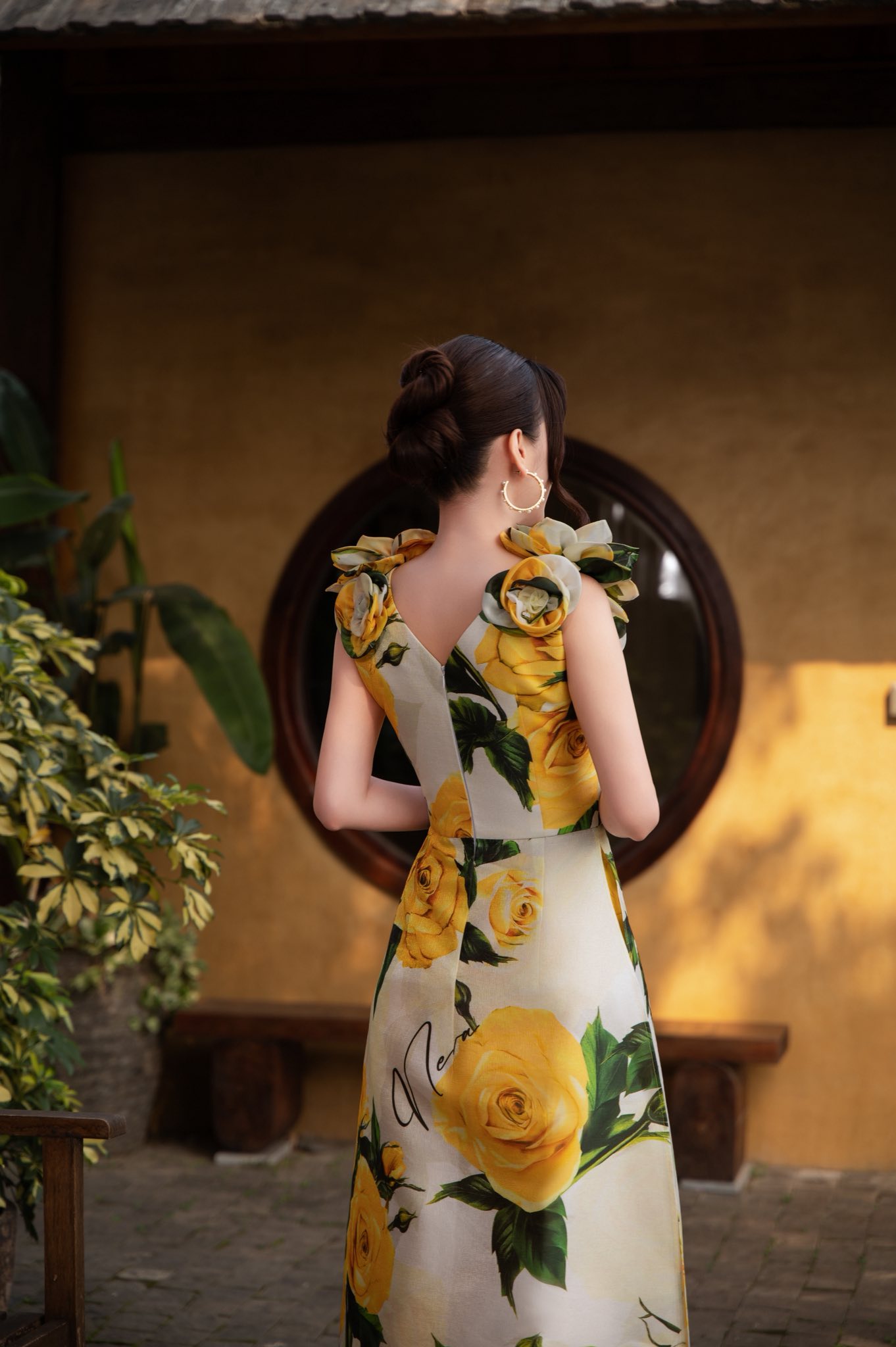 Áo dài cách điệu Essential Neva 25S1W660100H013 - Ảnh 4